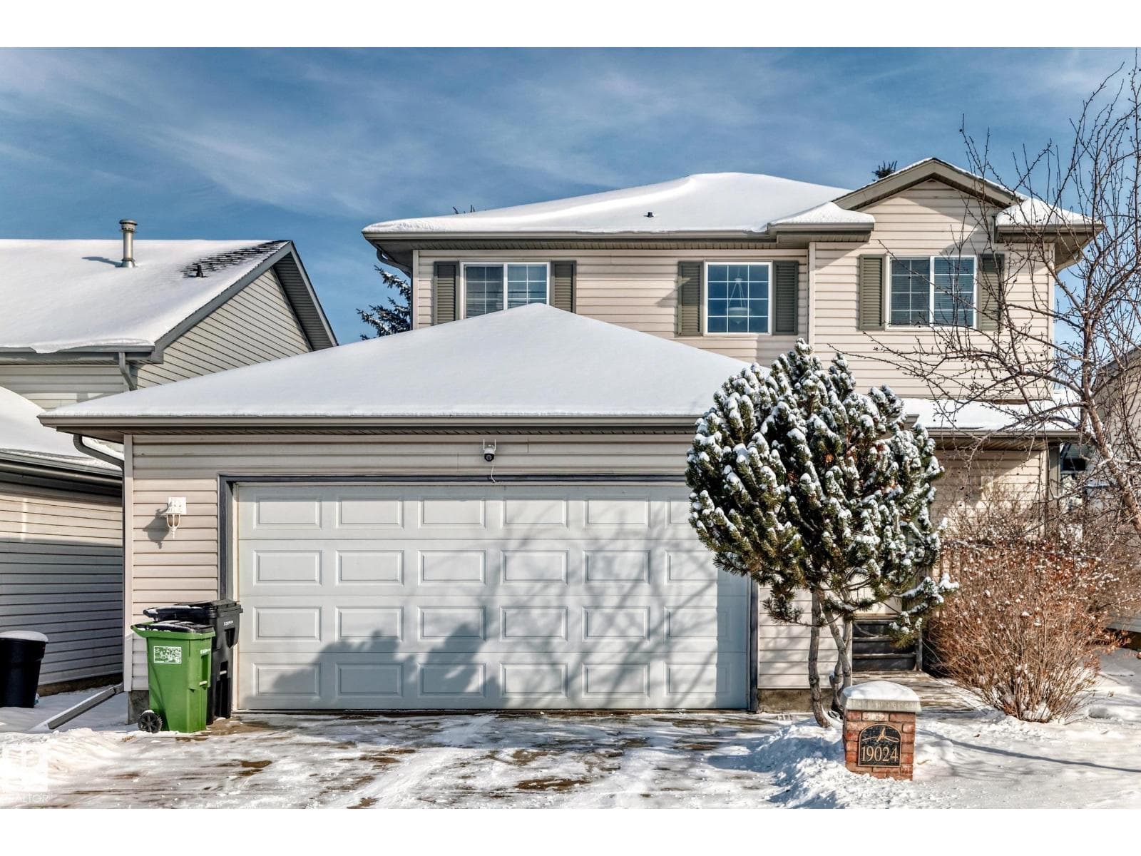 4 bed 4 bath single family at 19024 50 AV NW — $548,000
