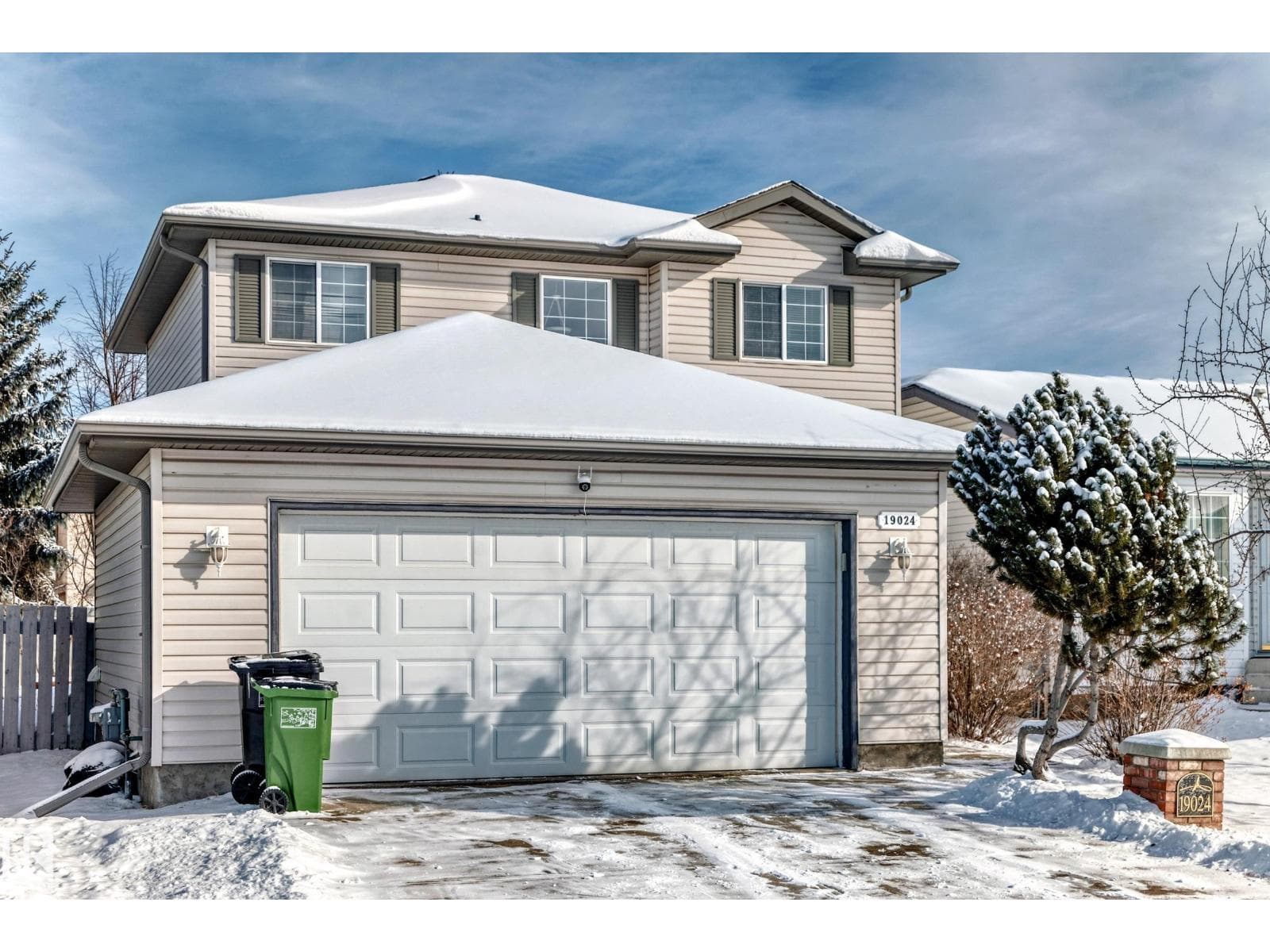 19024 50 AV NW photo 2