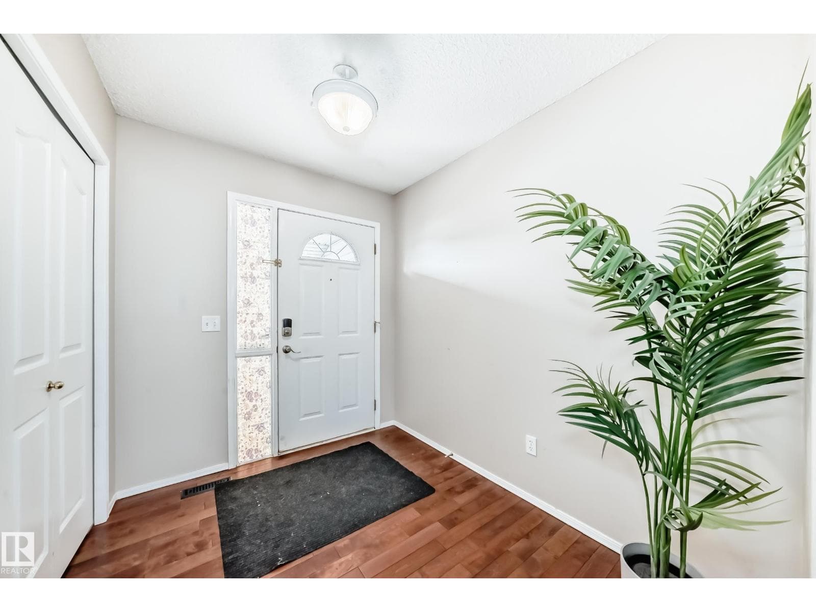 19024 50 AV NW photo 5