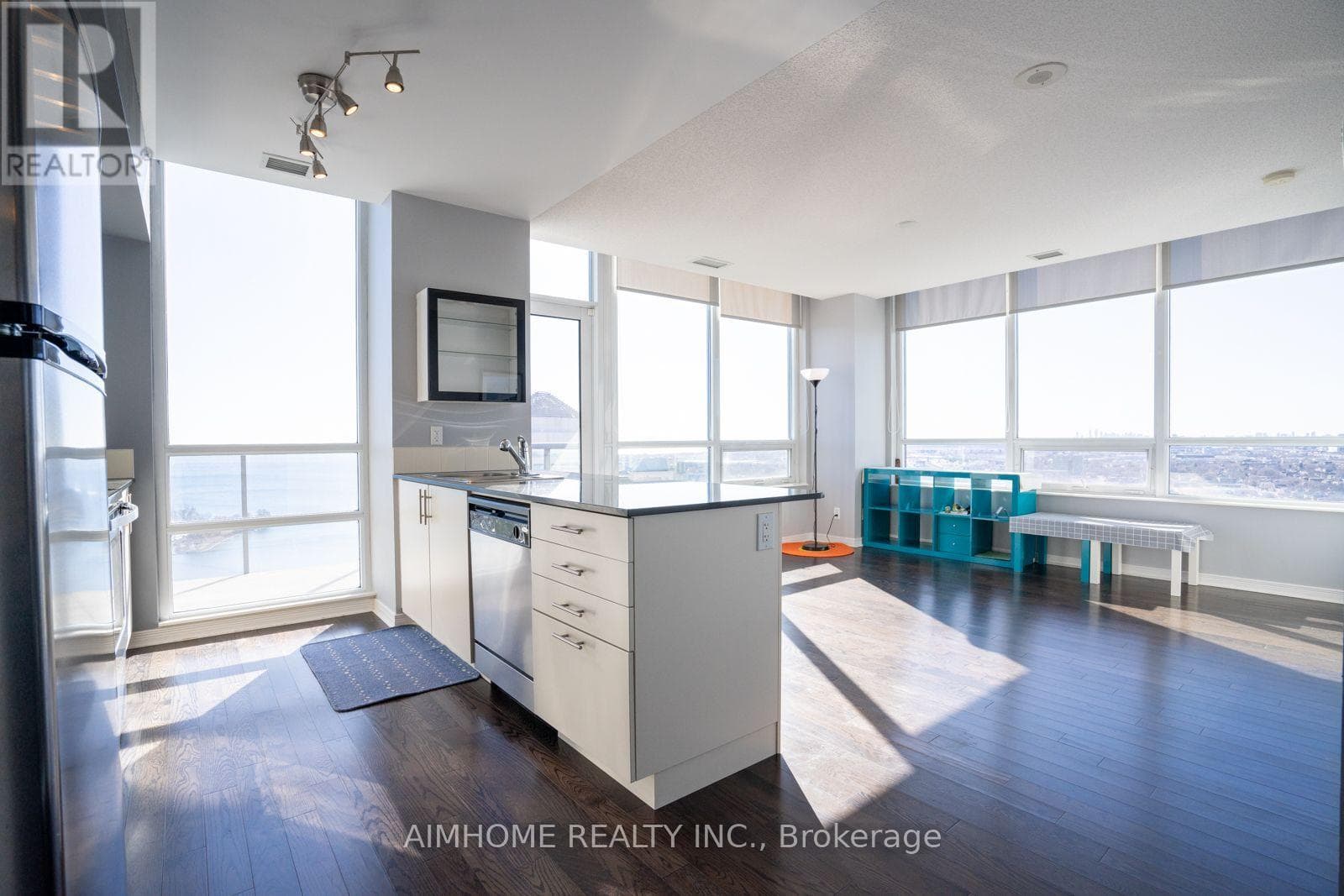 3202 - 2240 LAKESHORE BOULEVARD W photo 2
