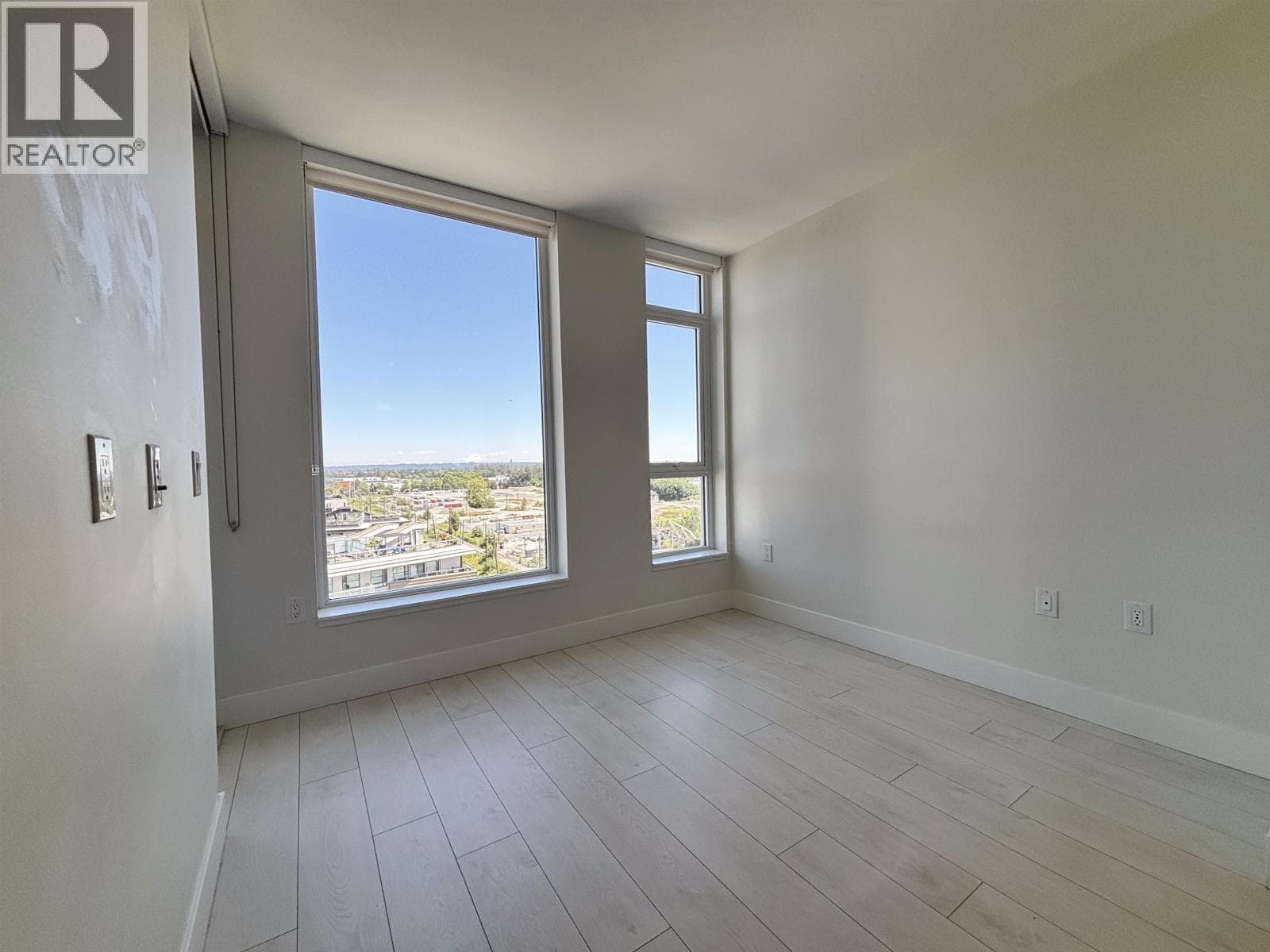 1001 3438 SAWMILL CRESCENT photo 3