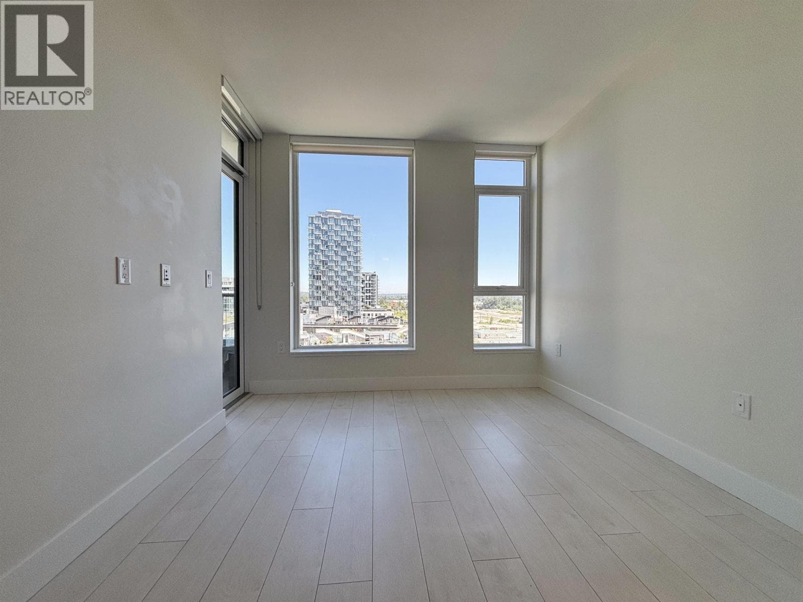1001 3438 SAWMILL CRESCENT photo 4