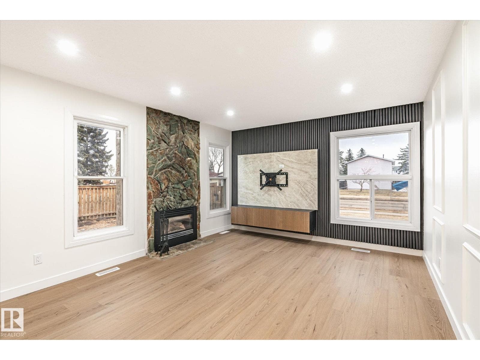 3 bed 2 bath single family at 6540 184 ST NW — $266,000