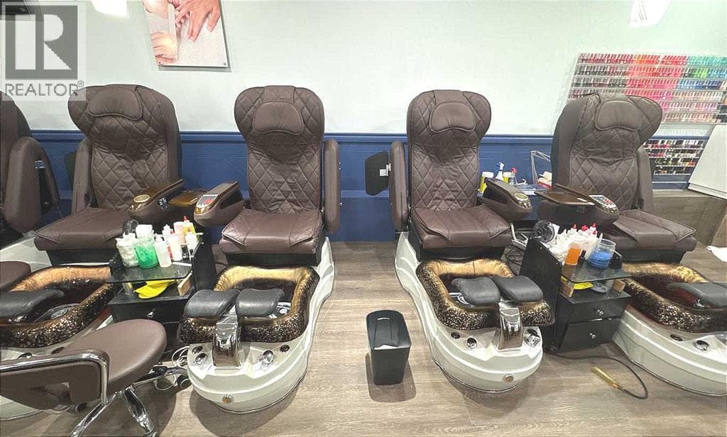 business at Nails street Salon  SE — $115,000