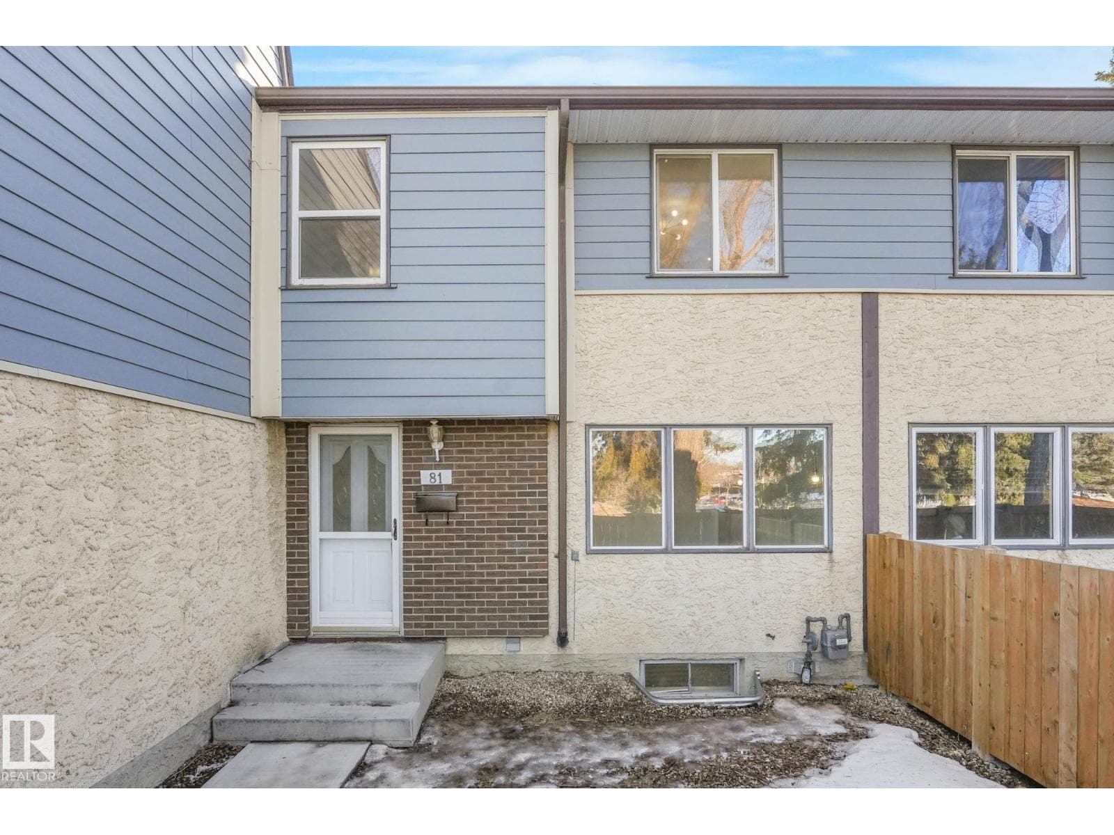 81 Willowdale PL NW photo 2