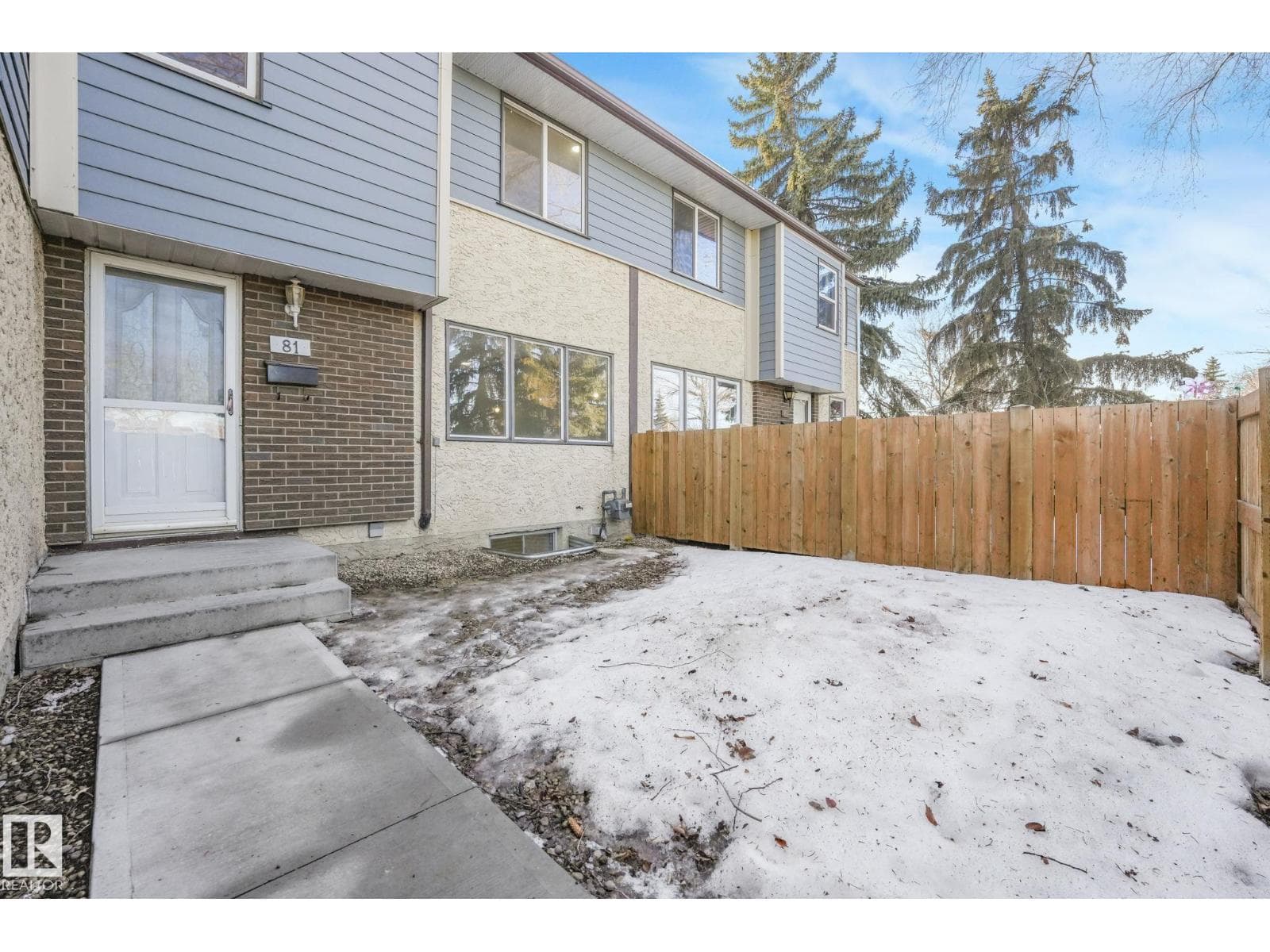 81 Willowdale PL NW photo 3