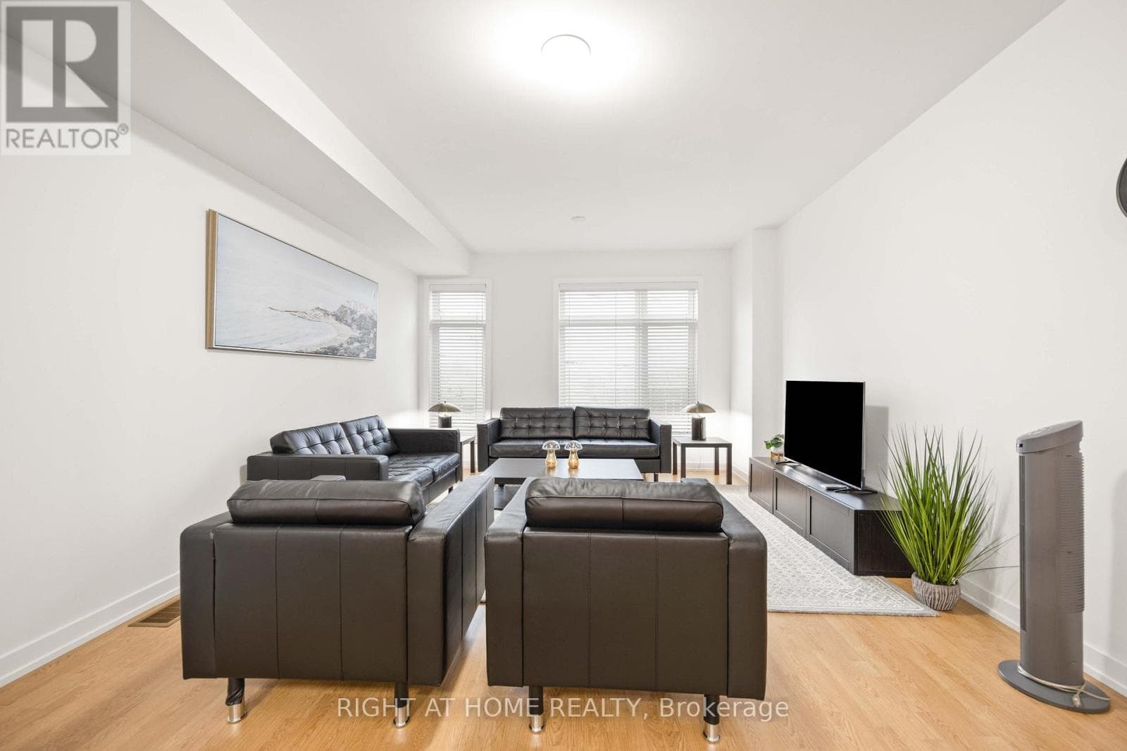 1557 MIDLAND AVENUE photo 2