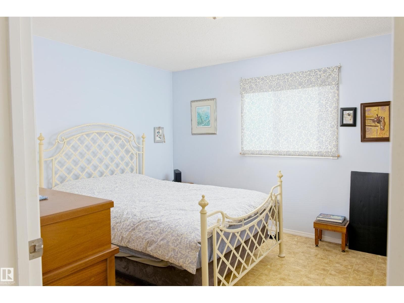 5238 43 ST photo 12