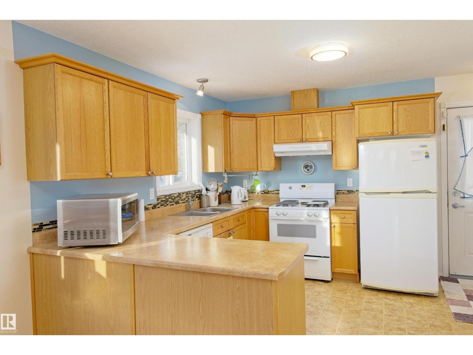 5238 43 ST photo 4