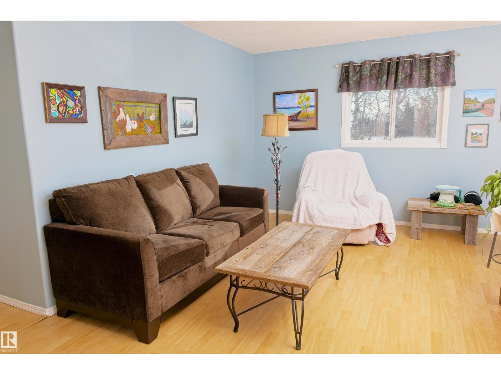 5238 43 ST photo 9