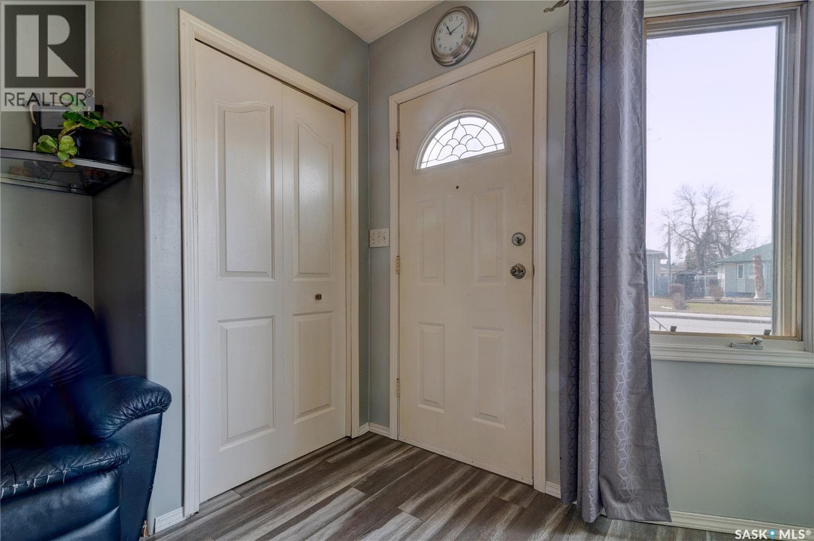 1230 Dewdney AVENUE E — photo 3