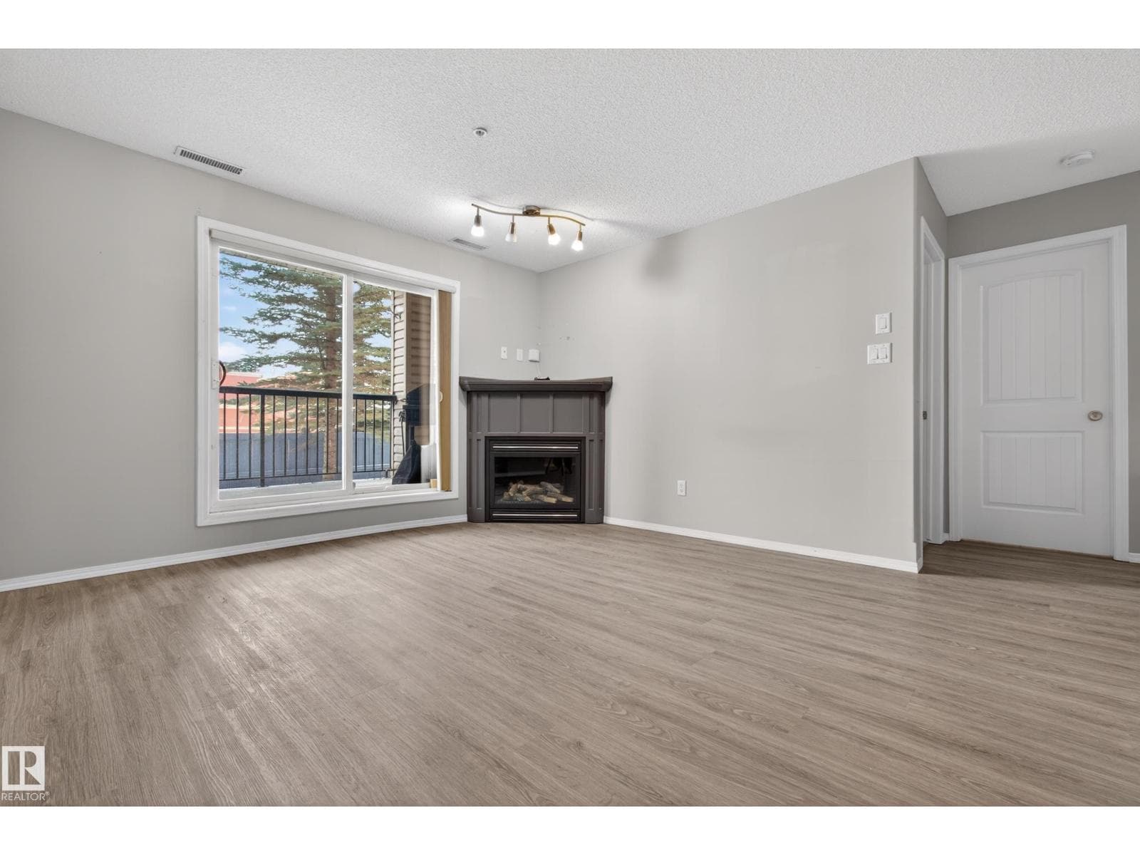 #131 2098 Blackmud Creek DR SW SW — photo 2