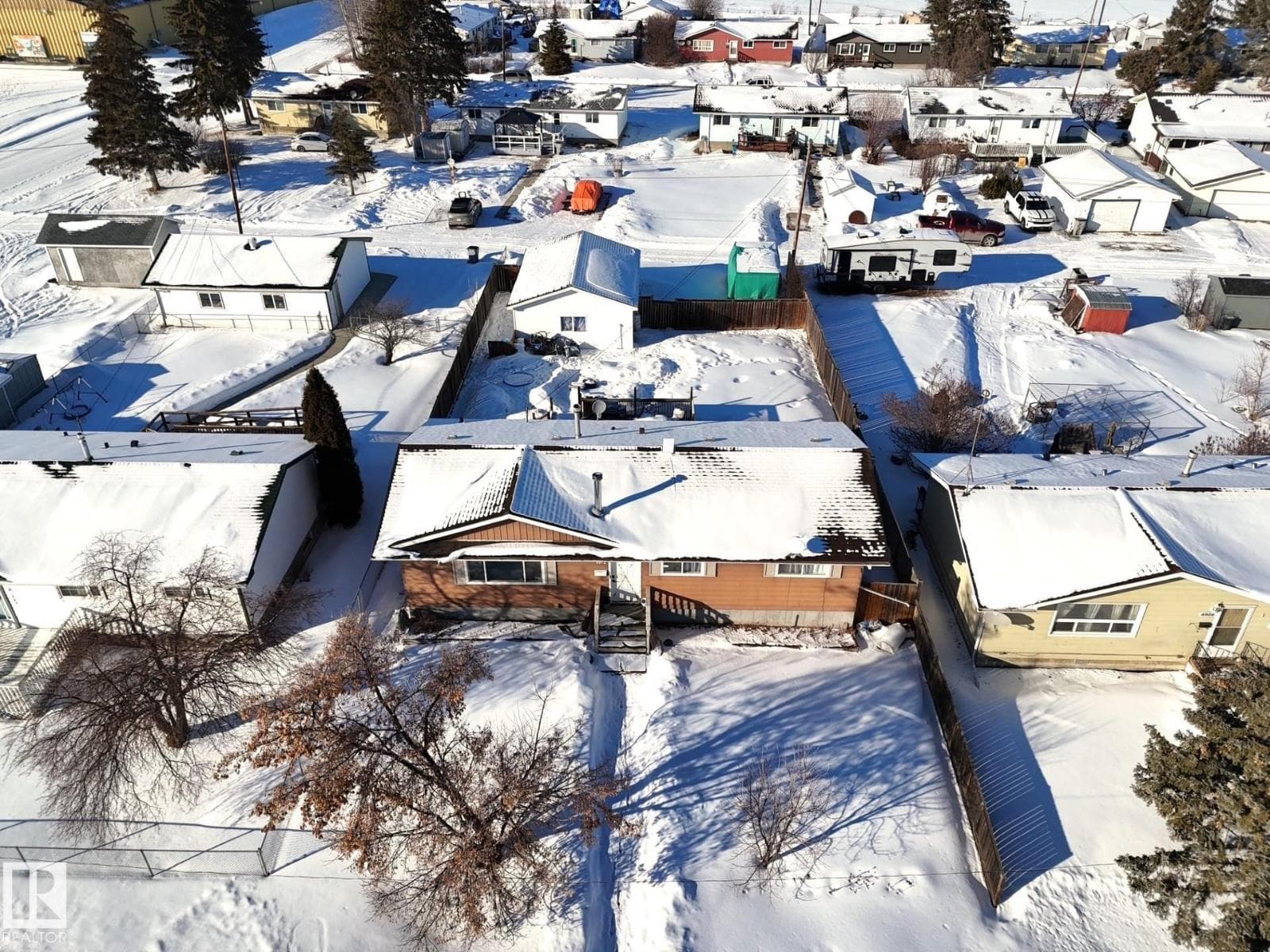 4912 55 AV photo 4