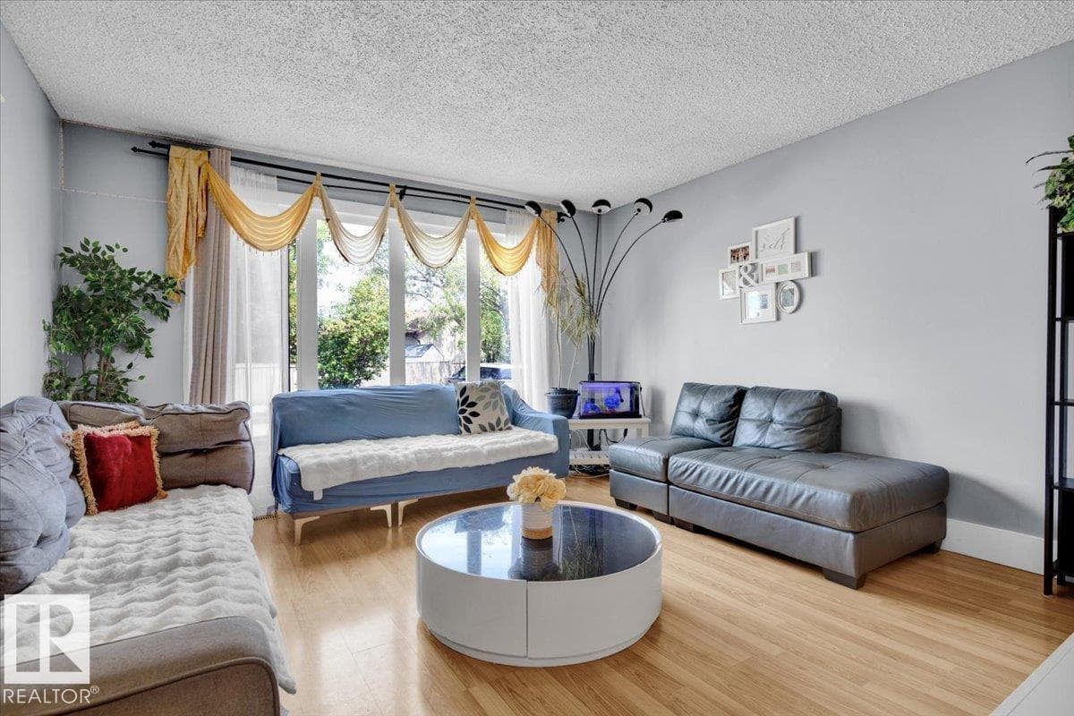 10027 173 AV NW photo 3