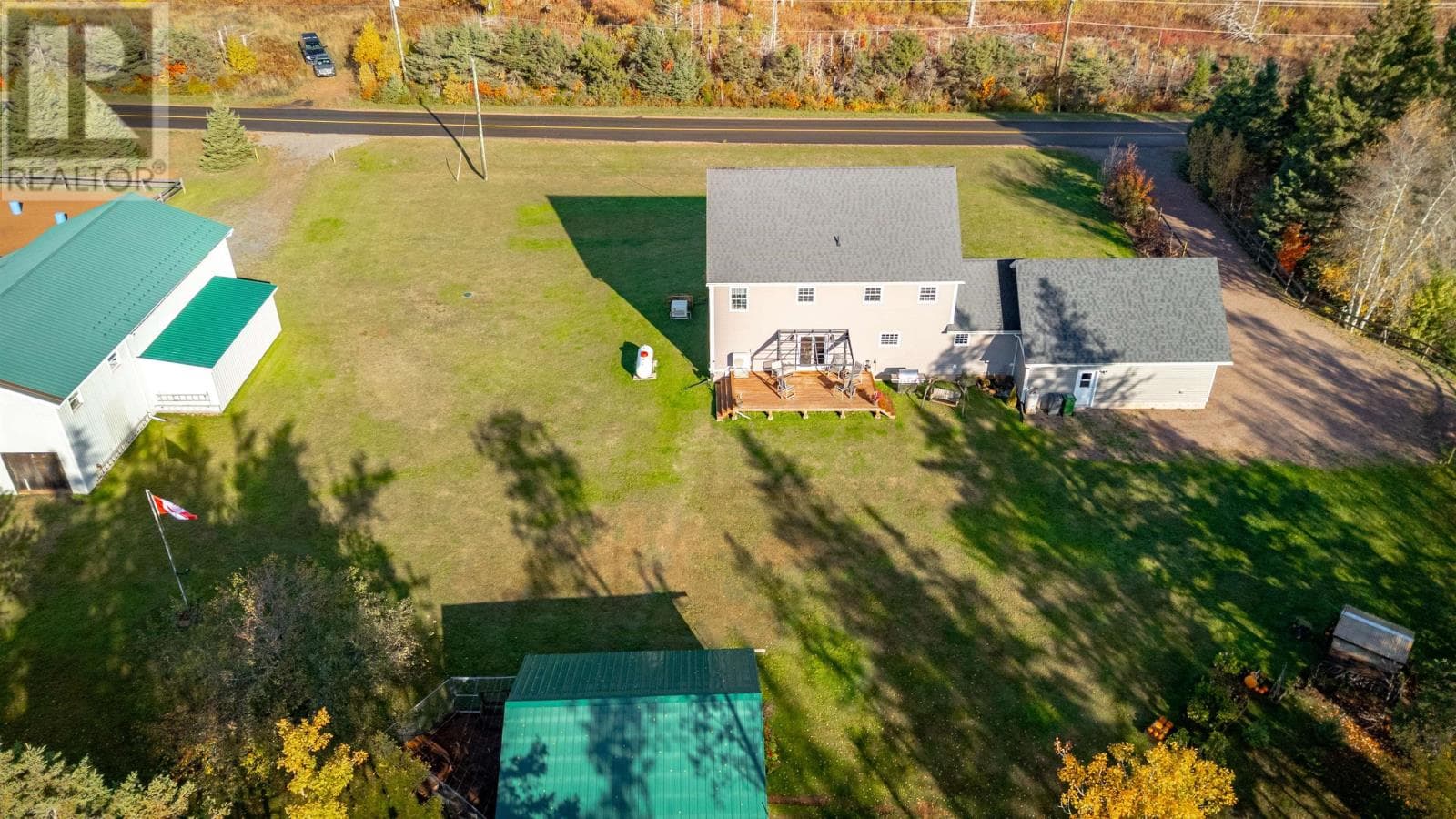 1071 Peters Road photo 2