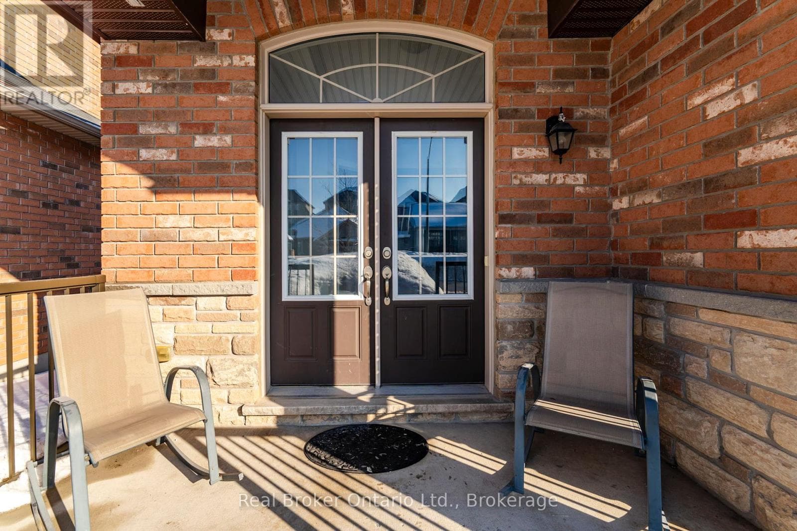 3135 EMPEROR DRIVE photo 2