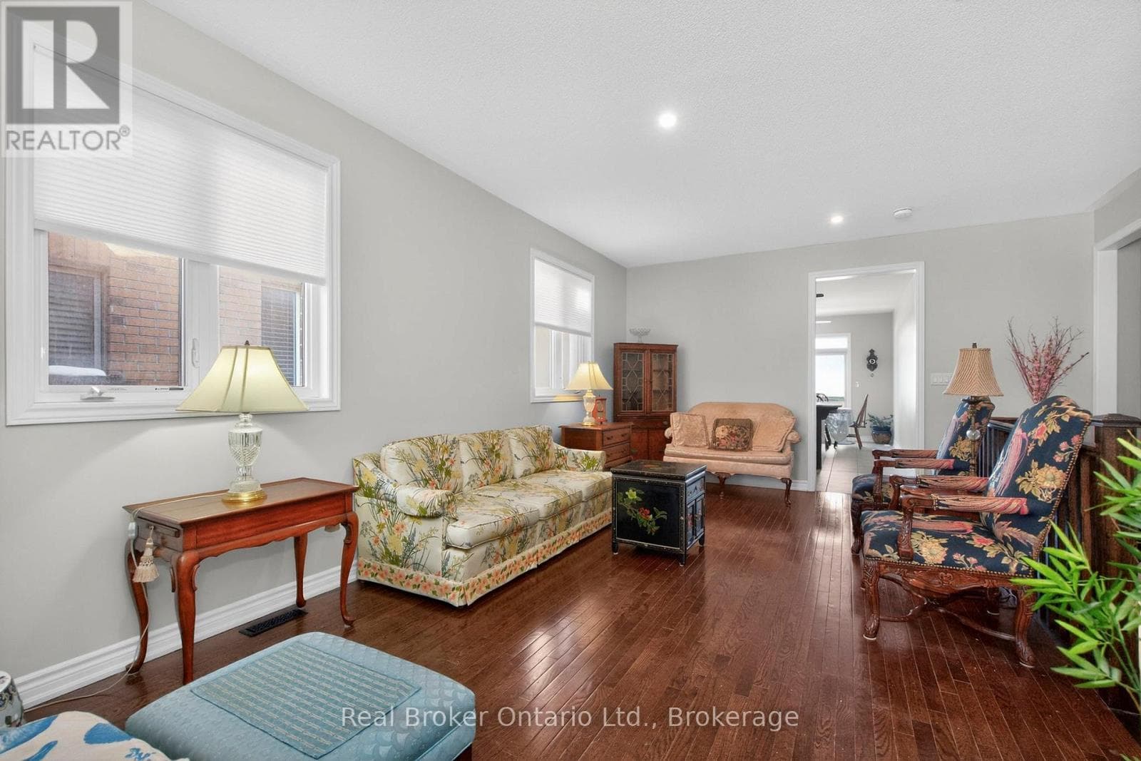 3135 EMPEROR DRIVE photo 5