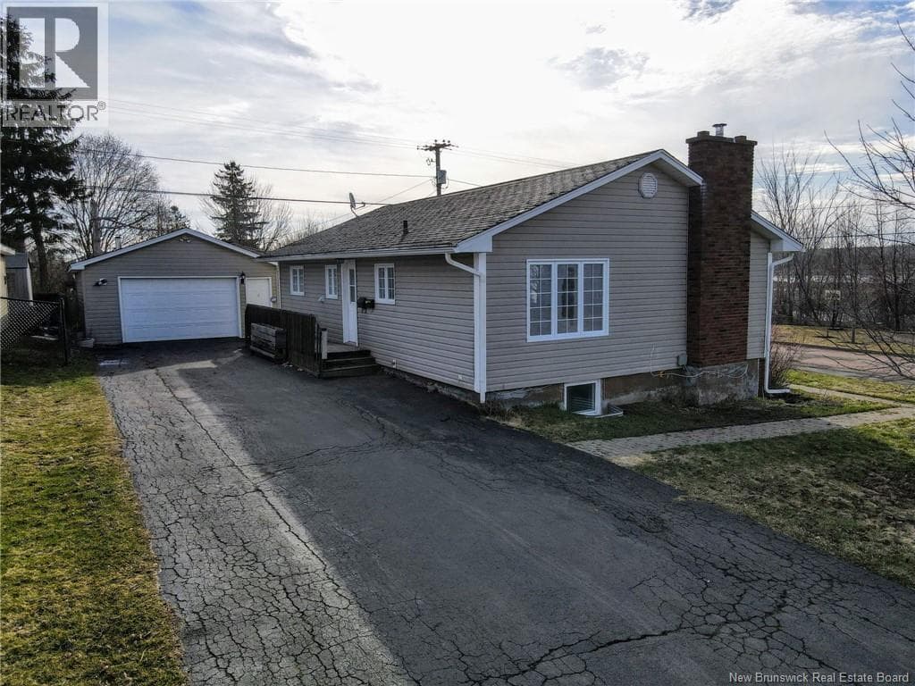 221 Bond Drive photo 2