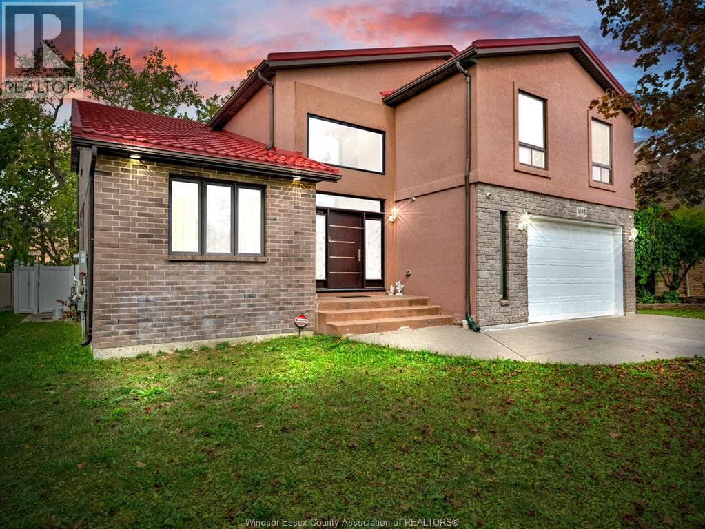 6 bed 5 bath single family at 1098 STONEYBROOK CRESCENT — $1,099,000