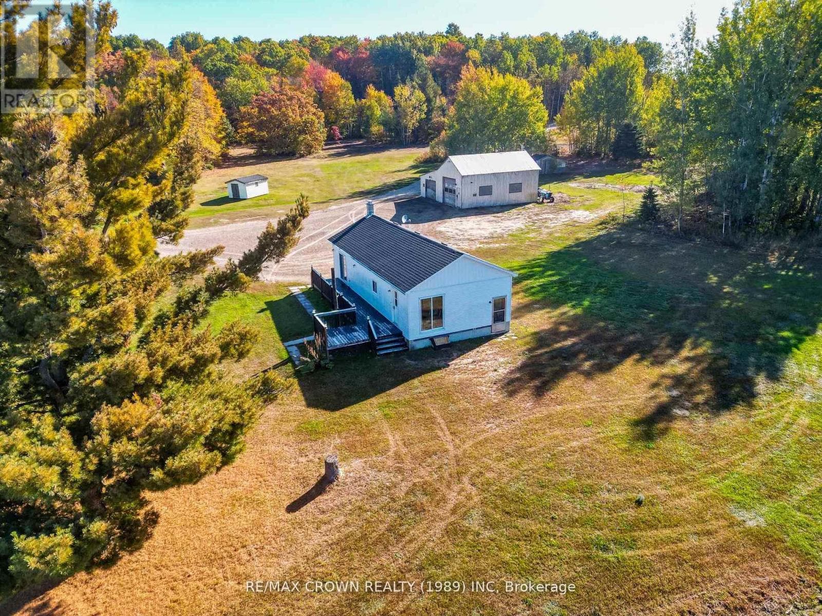 936 LAPLANTE ROAD photo 3