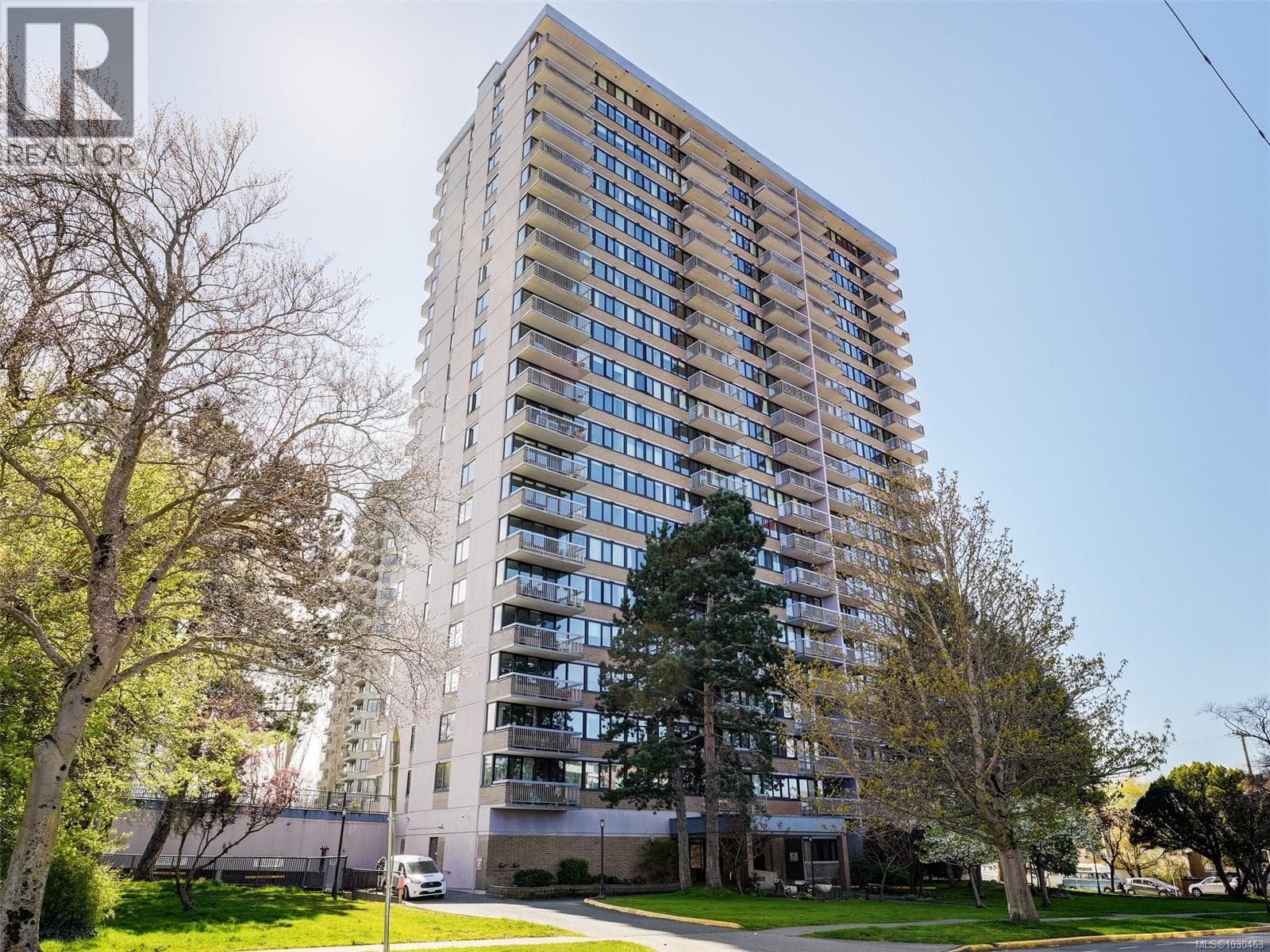 1401 647 Michigan St photo 2