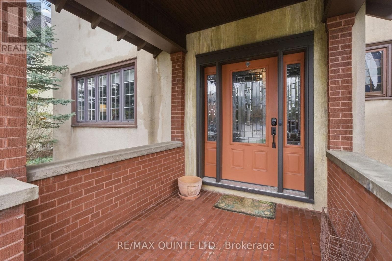 42 QUEEN STREET photo 2