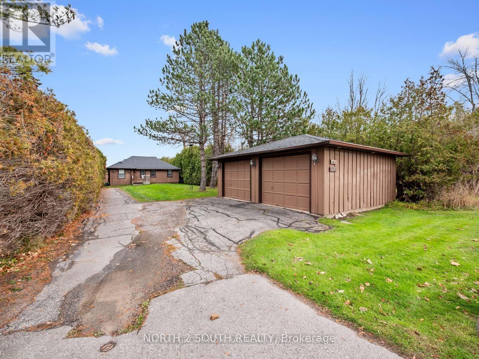 1273 MAPLE ROAD photo 2