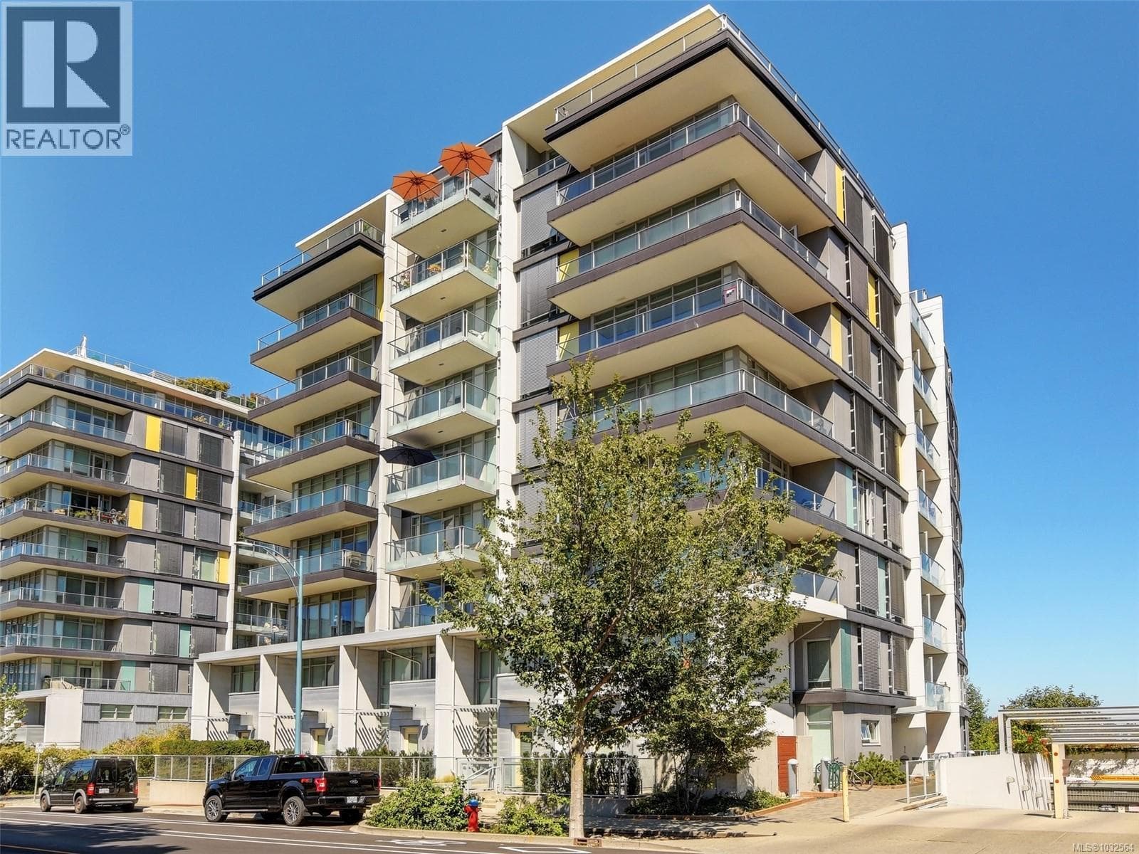1 bed 1 bath single family at 705 373 Tyee Rd — $499,999