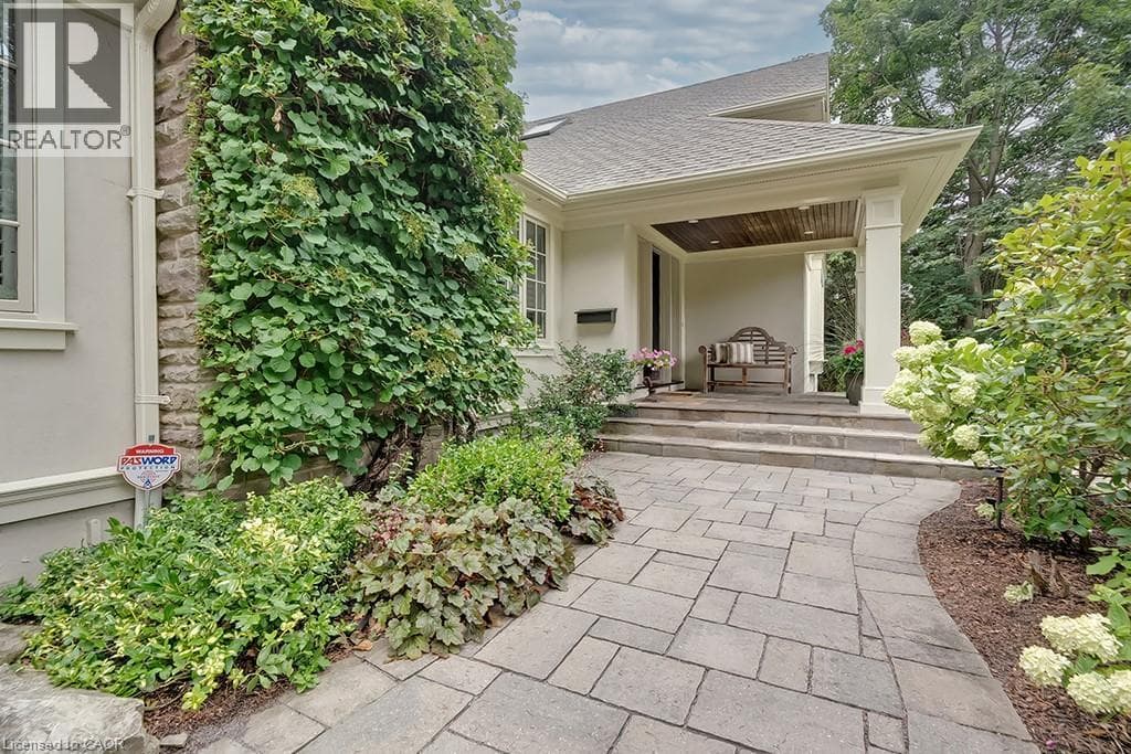7 COLONIAL Crescent photo 5