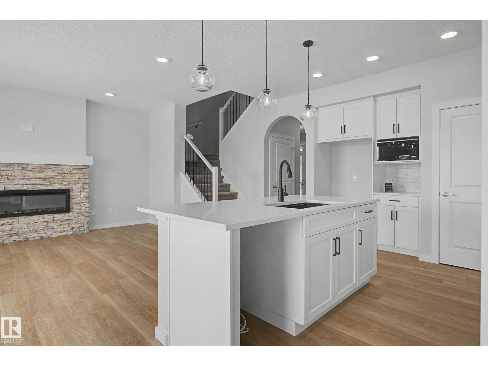 3 bed 3 bath single family at 5433 Hawthorn Run SW — $609,800