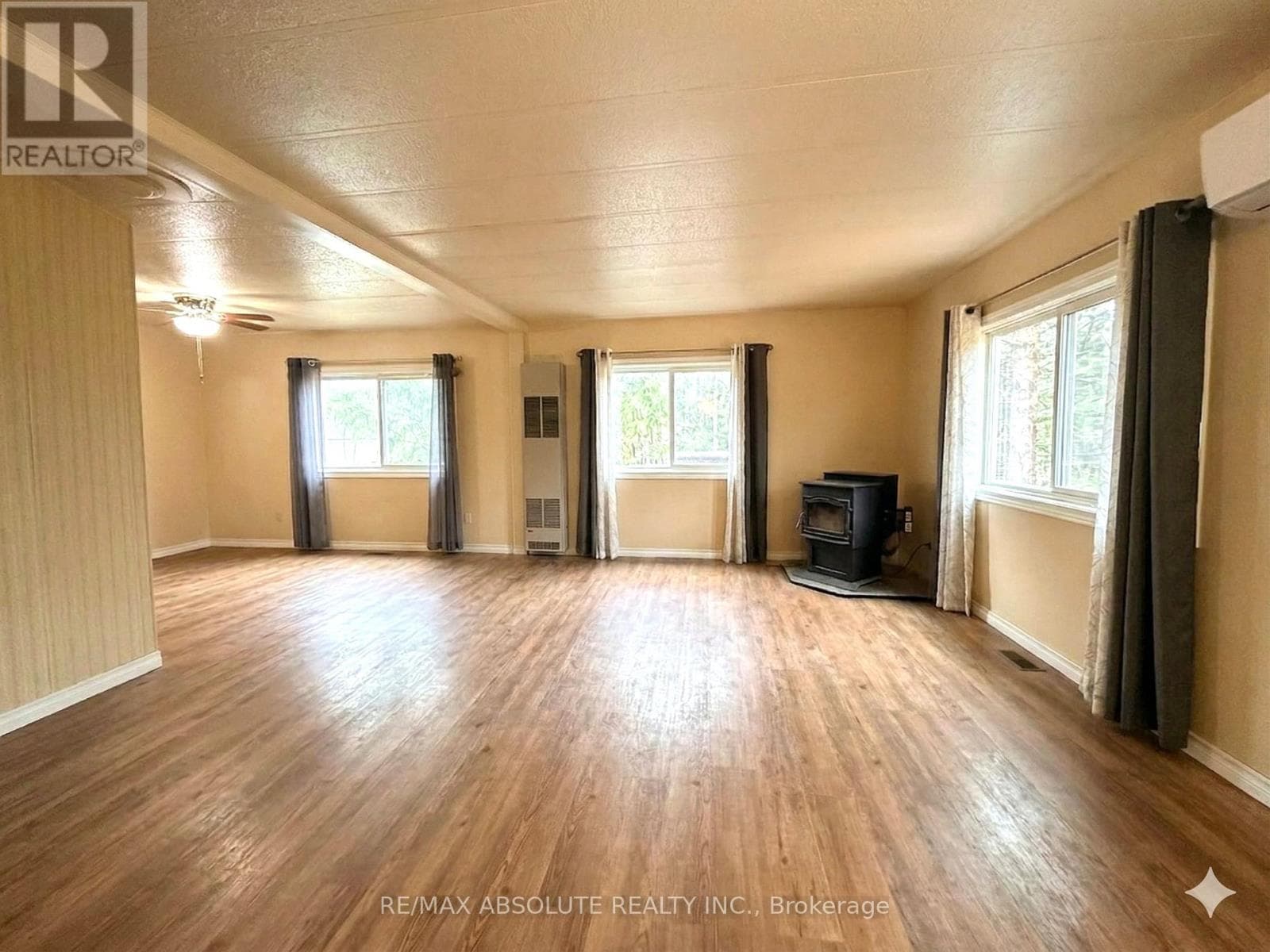 235 POOLE STREET photo 5