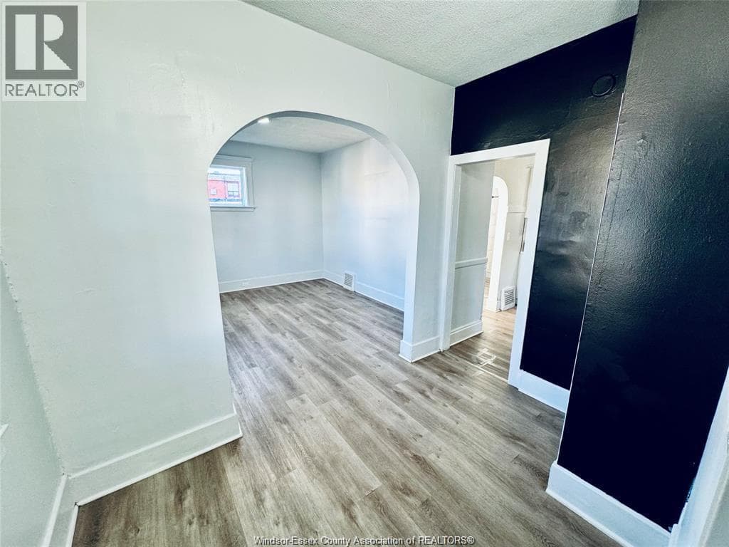 531 LANGLOIS AVENUE photo 5