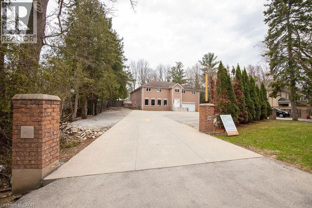 144 WILSON Street E photo 2