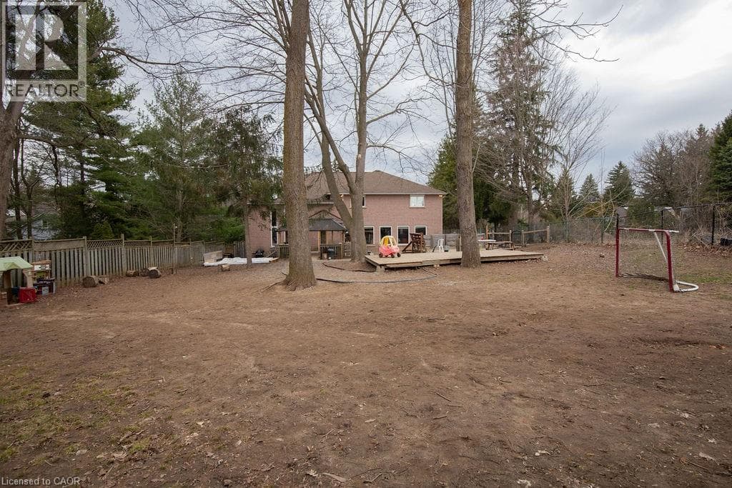 144 WILSON Street E photo 3