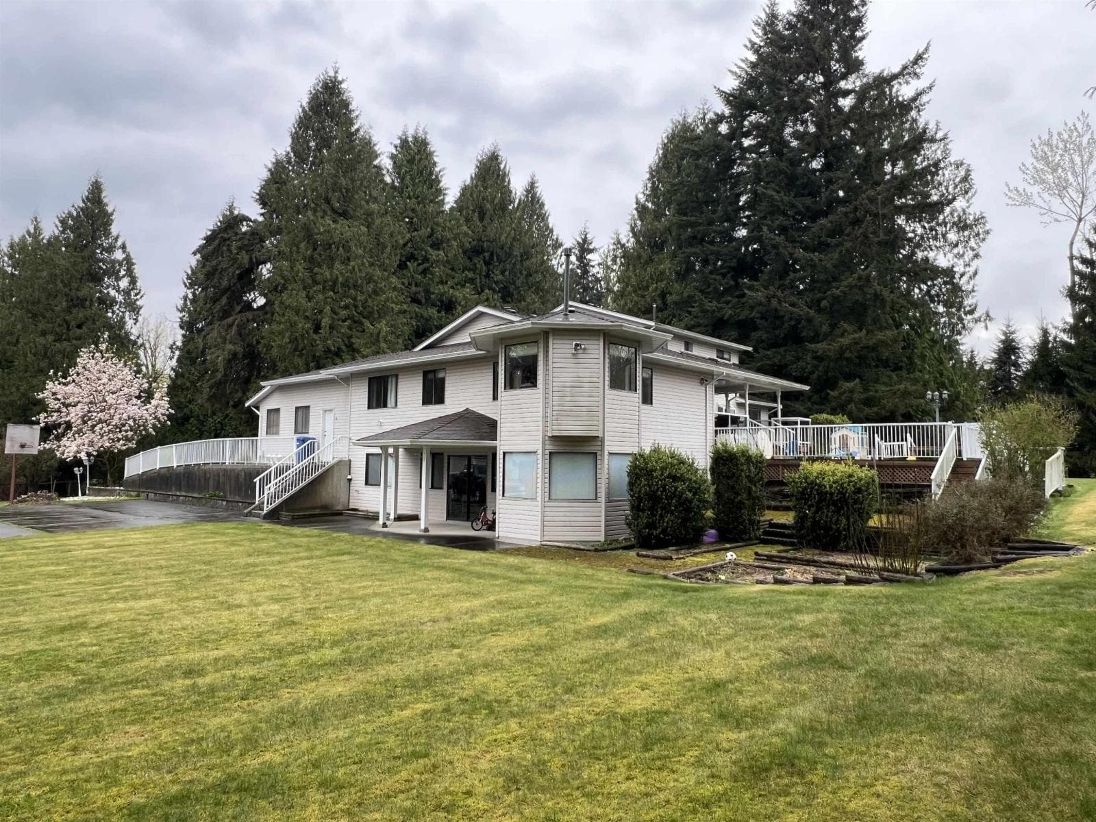 6582 SATCHELL STREET photo 3