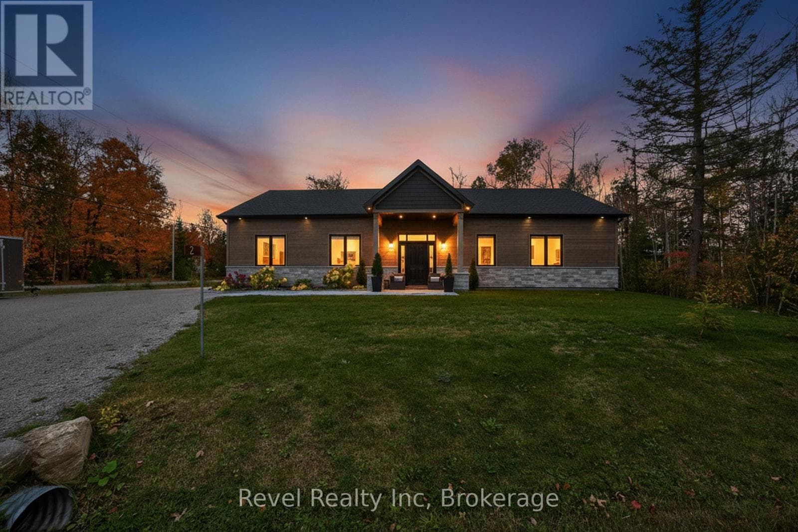 4 bed 3 bath single family at 2 SEGUIN CRESCENT — $895,500