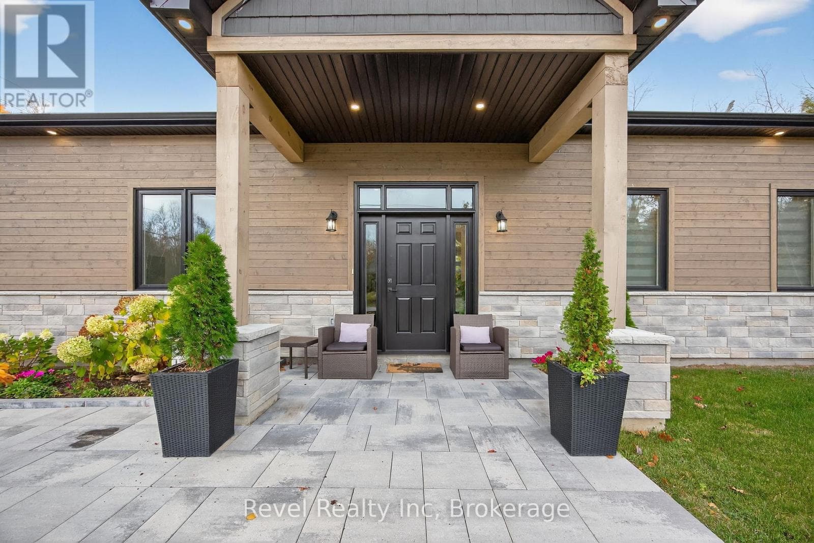 2 SEGUIN CRESCENT photo 2
