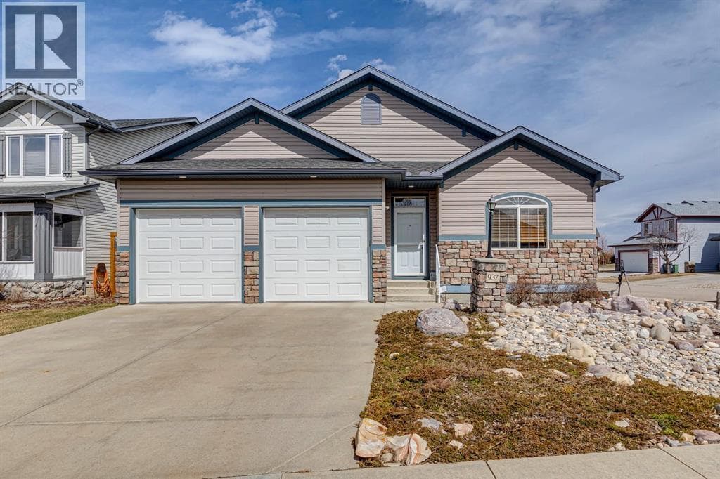 4 bed 3 bath single family at 937 Cimarron Park Close — $685,000