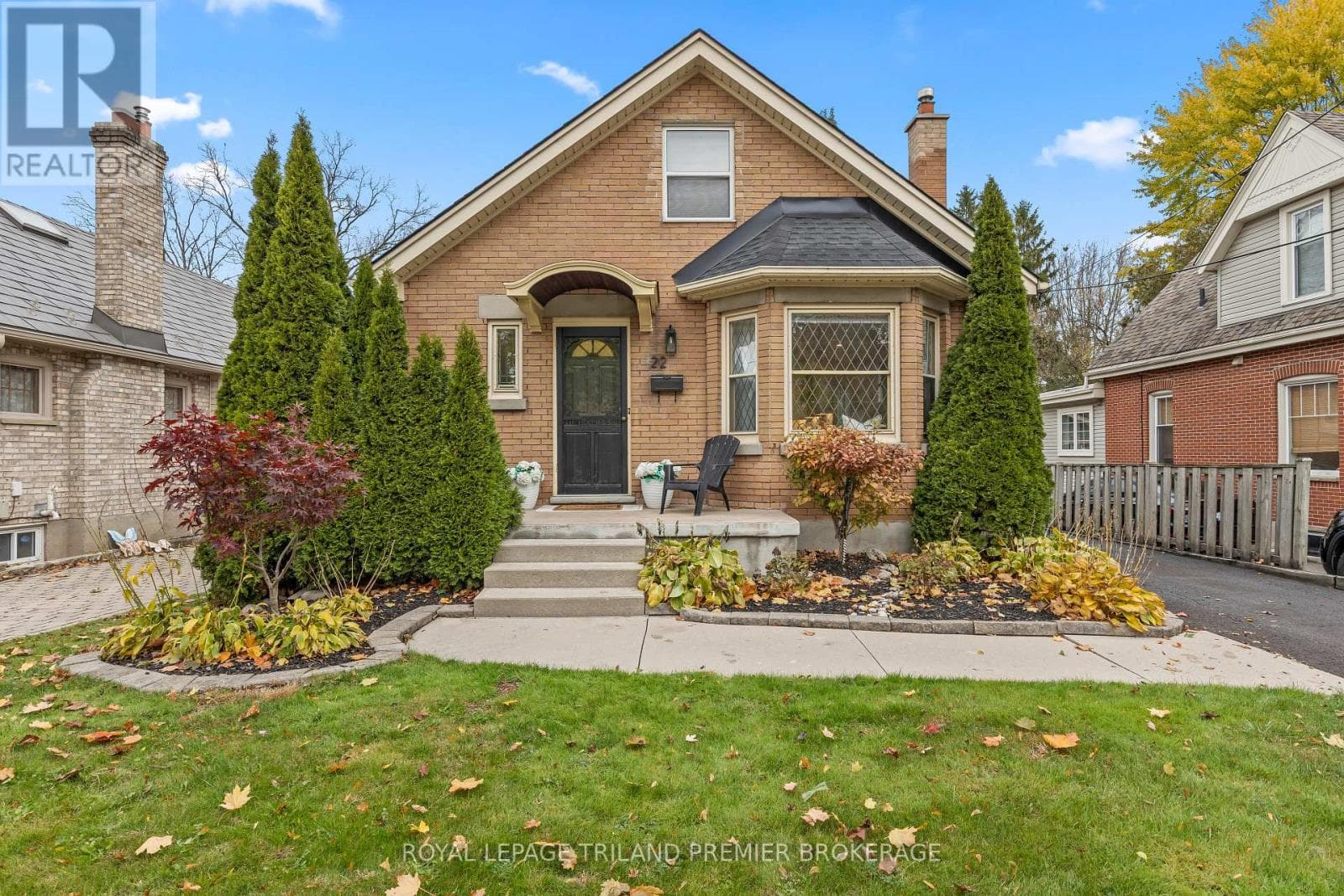 3 bed 2 bath single family at 22 BRISCOE STREET E — $699,900