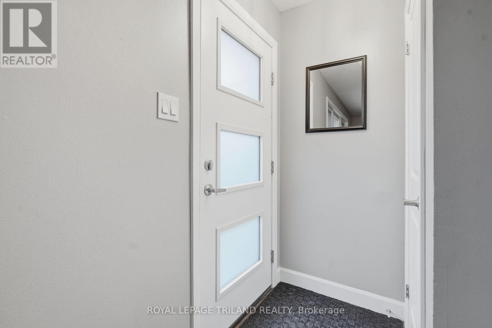 125 CONNAUGHT AVENUE photo 4