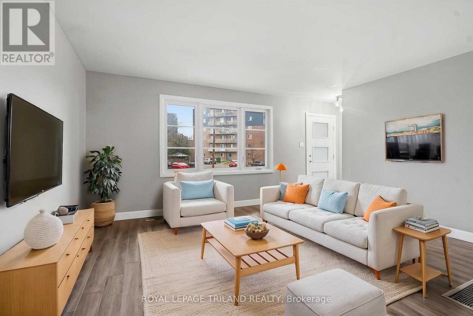 125 CONNAUGHT AVENUE photo 5