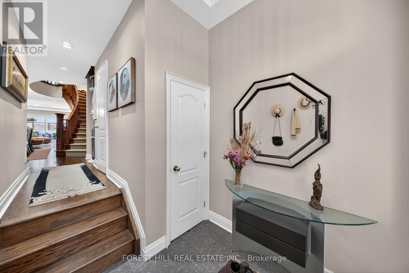 252 SPADINA ROAD photo 3