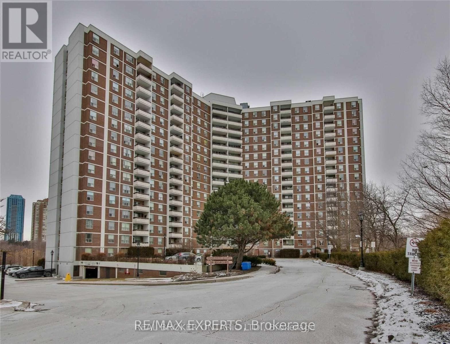 3 bed 2 bath single family at 1101 - 20 EDGECLIFF GOLFWAY — $399,999