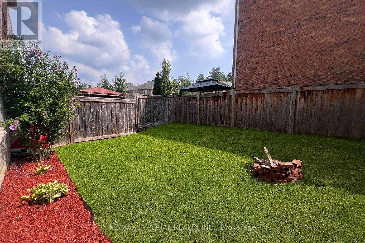 155 ART WEST AVENUE photo 2