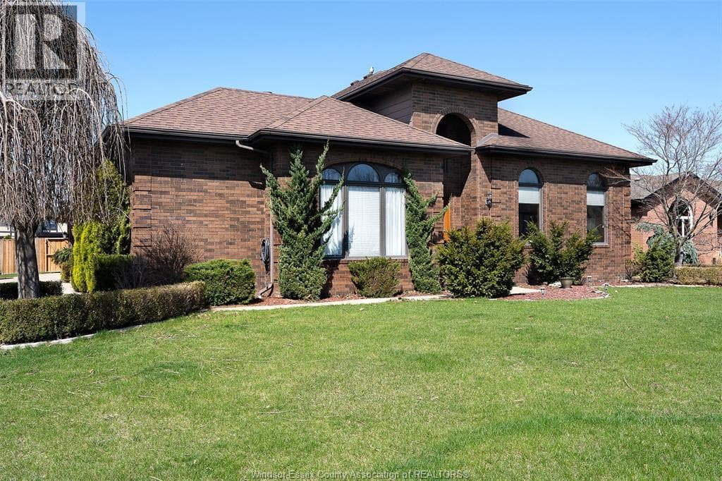 172 POINTE WEST DRIVE photo 3