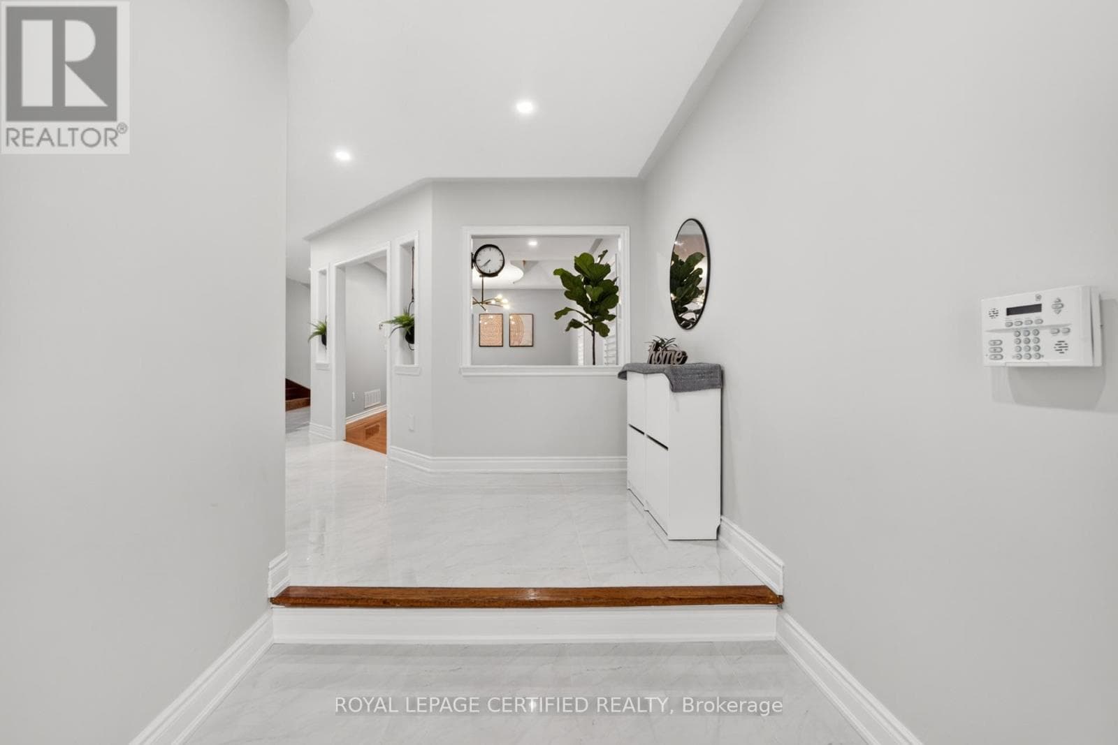 643 GARDEN WALK photo 4