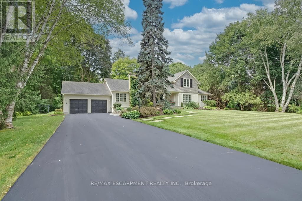 4 bed 3 bath single family at 7 COLONIAL CRESCENT — $6,488,000