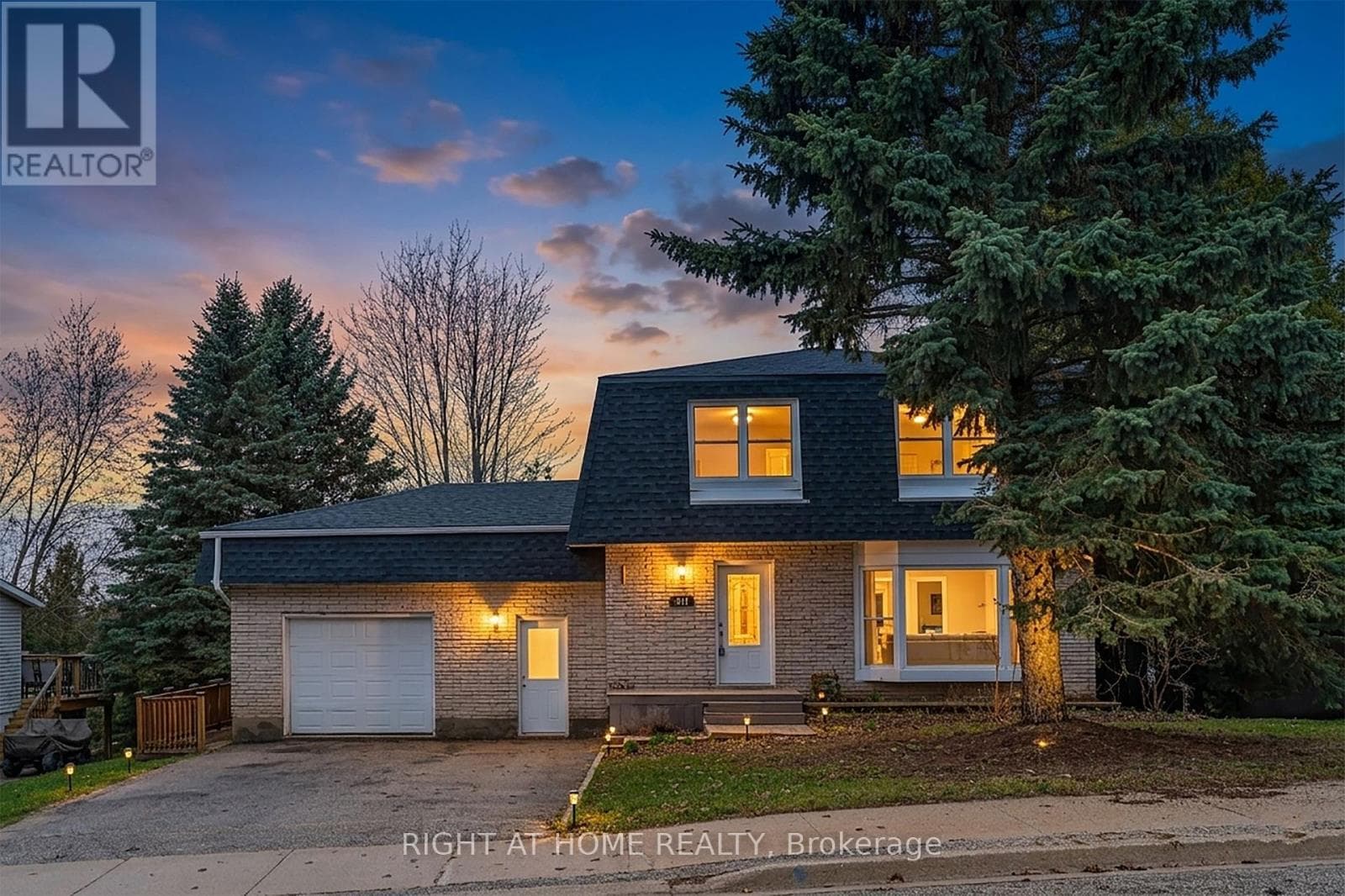 384 COUNTESS STREET N photo 2