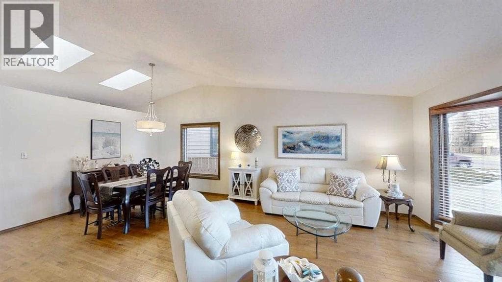 42 Ridgewood Boulevard W photo 3