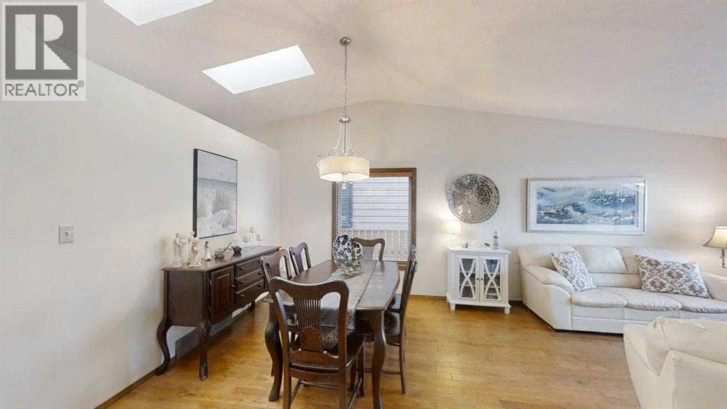42 Ridgewood Boulevard W photo 5